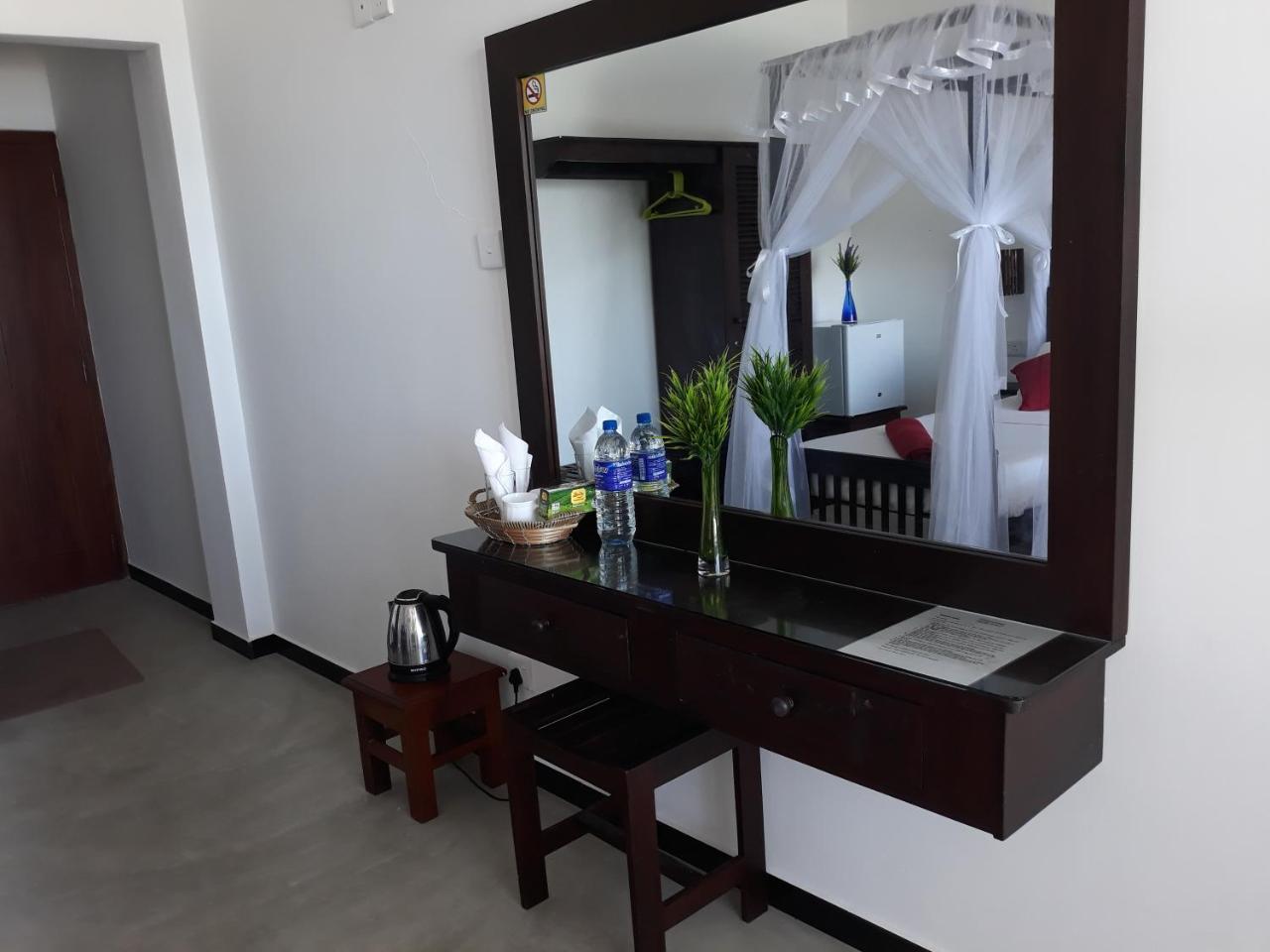Copacabana Beach Hotel هيكادوفا الغرفة الصورة